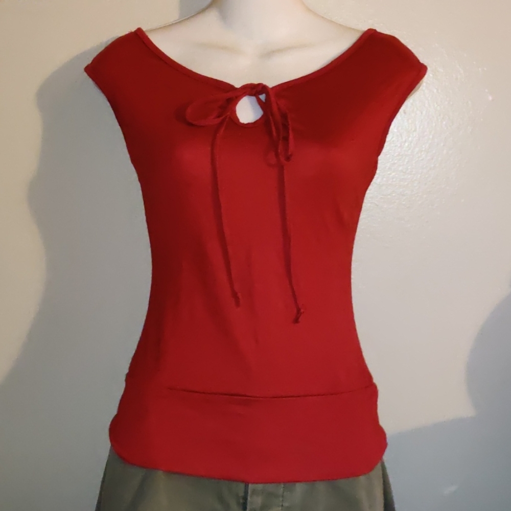 Geri C Red Keyhole Top Small